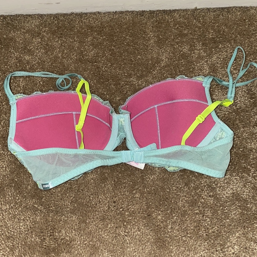 VS Bra - Picture 2 of 4